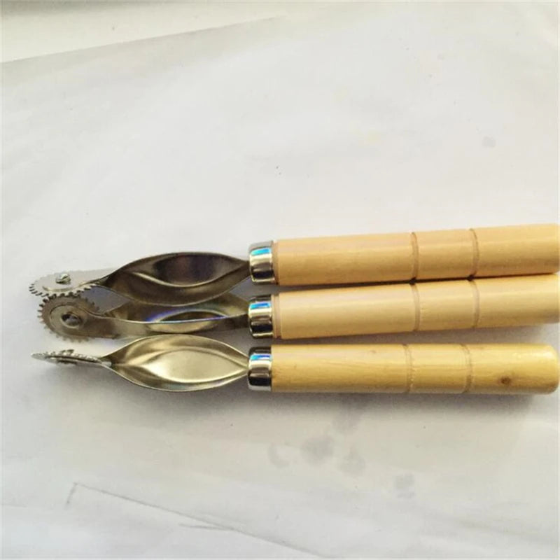 Sewing Tool  With Wood Handle Practical Serrate Edge Pattern Tracer Tracing Wheel Tailor Stitch Marker New Arrival