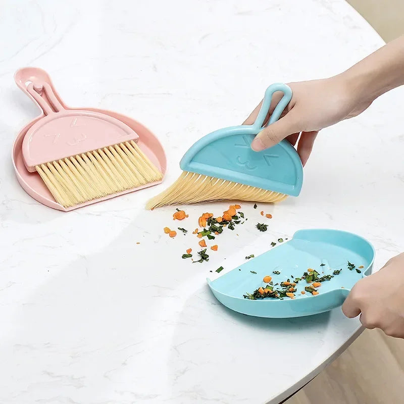Dropship! Home Office Thicken Plastic Desk Cleaning Set Mini Desktop Keyboard Cleaning Brush Brush with A Small Broom Dustpan